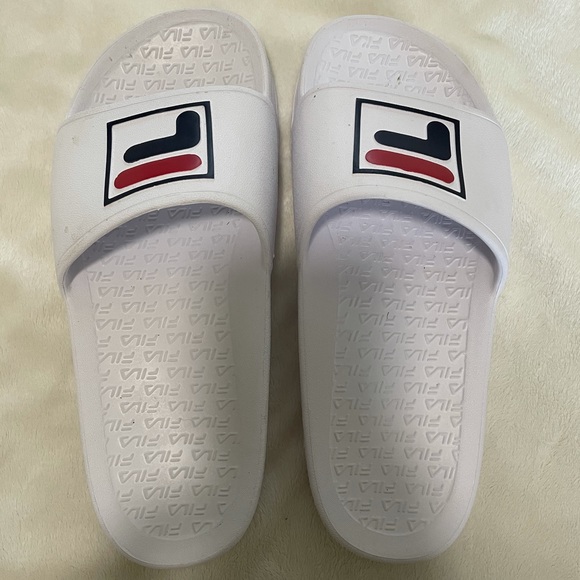 Fila slides - Picture 7 of 9